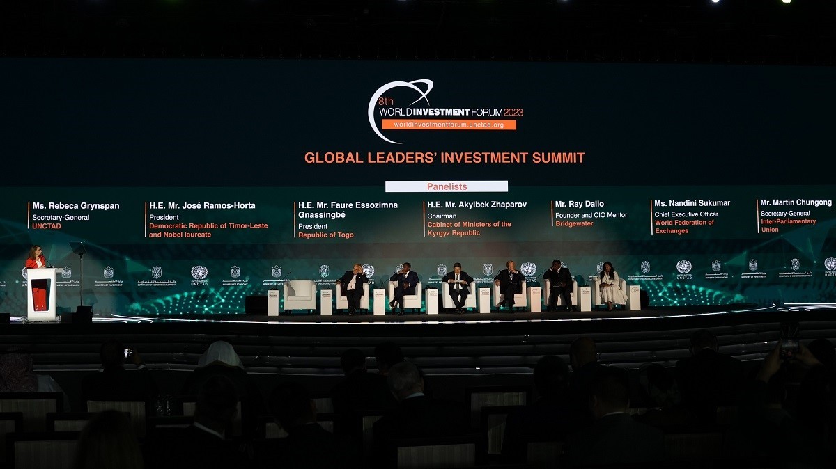 Tổng thư ký UNCTAD Rebeca Grynspan (trái) và các nhà lãnh đạo thế giới tại Hội nghị thượng đỉnh đầu tư, Diễn đàn Đầu tư Thế giới ở Abu Dhabi. Ảnh: UNCTAD