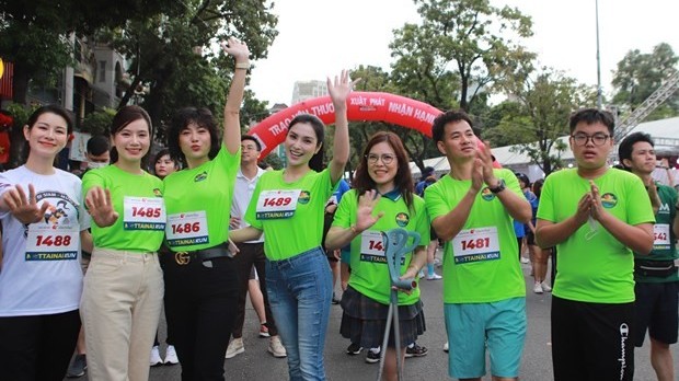 Over 1,000 runners participate in a running event to raiss funds for disadvantaged children