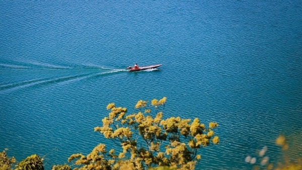 Hoa Binh Reservoir with poetic beauty