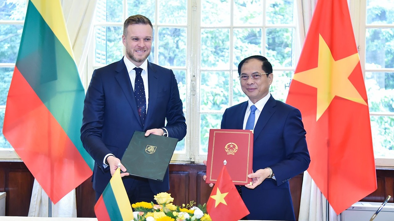 Vietnam, Lithuania Foreign Ministers hold talks in Hanoi