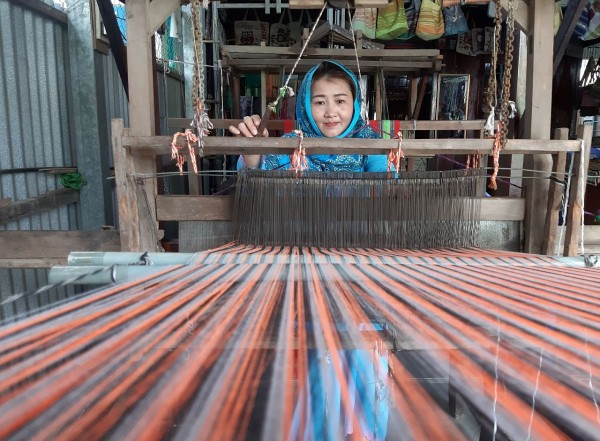 Cham Village of Chau Phong preserves brocade weaving profession