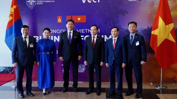 Mongolian President attended the Vietnam - Mongolia Business Forum