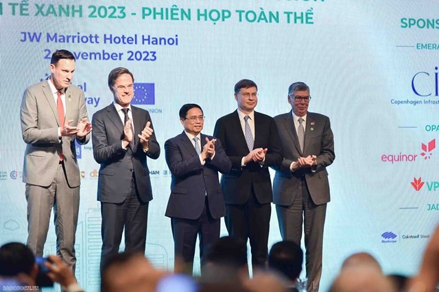 Vietnamese, Dutch Prime Ministers attend High-Tech Business, Green Economy Forums