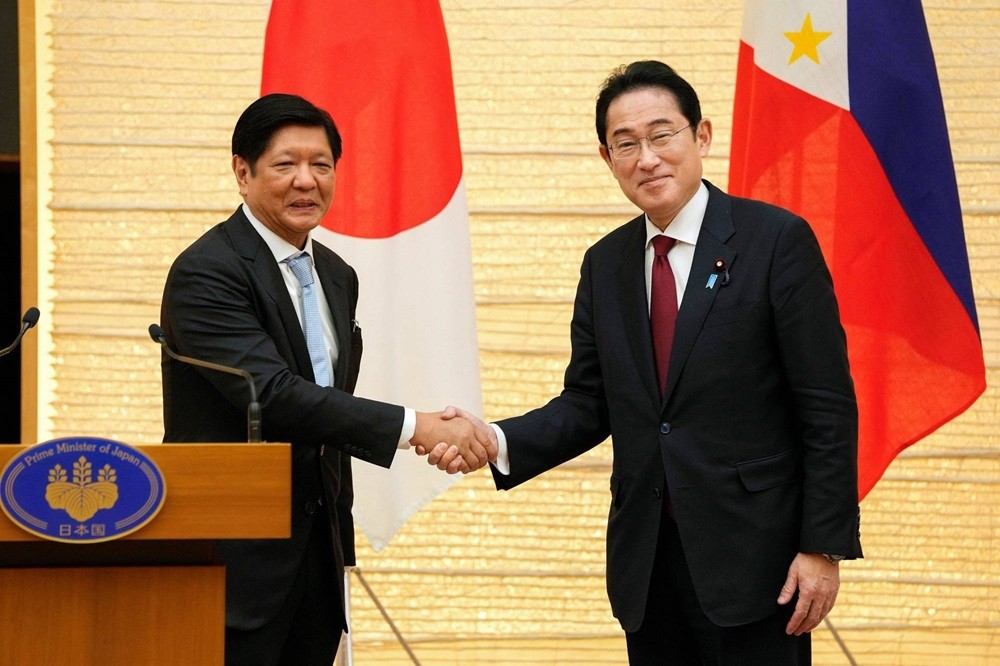 (11.03) Ngày 3/11 tại Manila, Thủ tướng Nhật Bản Kishida Fumio và Tổng thống Philippines Marcos Jr. đã nhất trí bắt đầu đàm phán RAA. (Nguồn: Reuters)