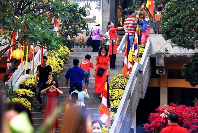 People visit Vĩnh Nghi&ecirc;m Pagoda in District 3, HCM City on the first day of the Lunar New Year in 2023. (Photo: VNA/VNS)