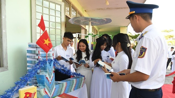 Kicked off the Contest on understanding the sea, islands and Law on Vietnam Coast Guard