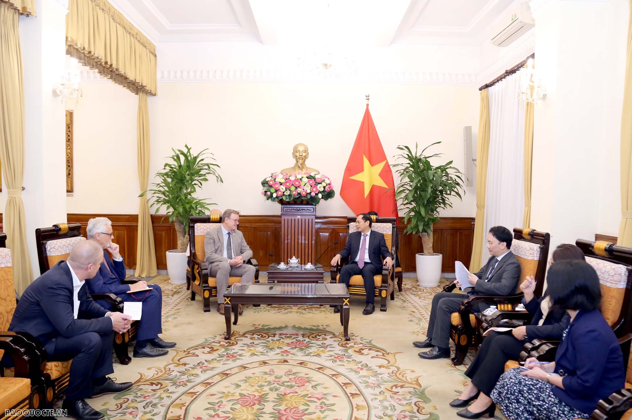 FM Bui Thanh Son receives Minister-President of German Federal State of Thüringen