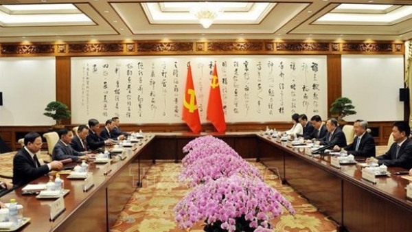CPV Politburo member Tran Cam Tu visits China