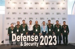 Vietnam delegation attends Defence & Security 2023 show in Thailand