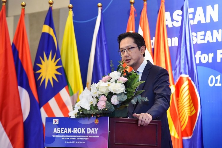 Deputy Foreign Minister Do Hung Viet delivered a speech. (Photo: Anh Son)
