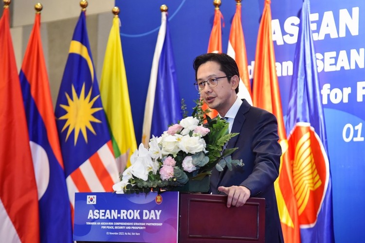 Deputy Foreign Minister Do Hung Viet delivered a speech. (Photo: Anh Son)
