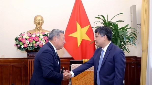 Deputy FM Nguyen Minh Vu received Chairman of Japan-Vietnam Parliamentary Friendship
