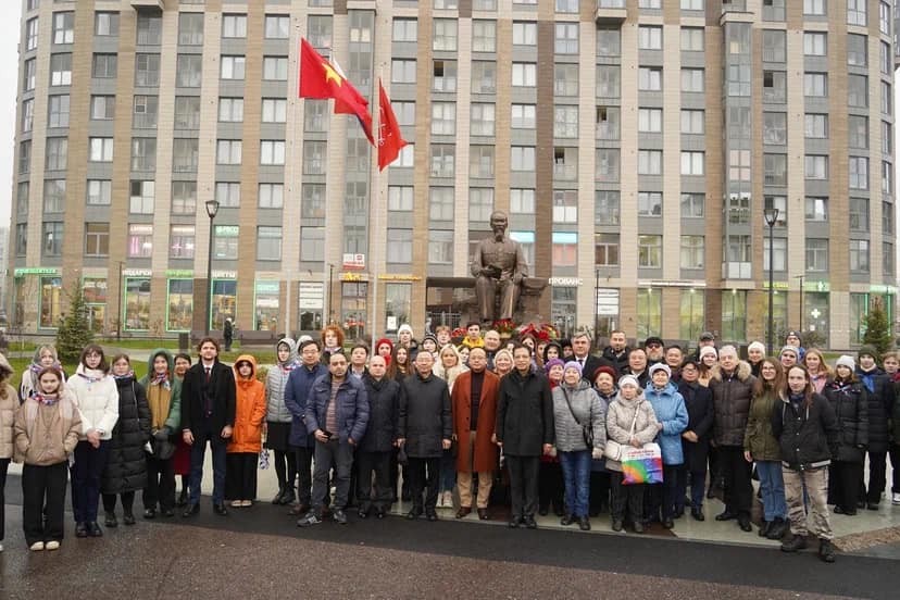 Friendship Orders conferred on St. Petersburg Governor, Ho Chi Minh Institute in St. Petersburg