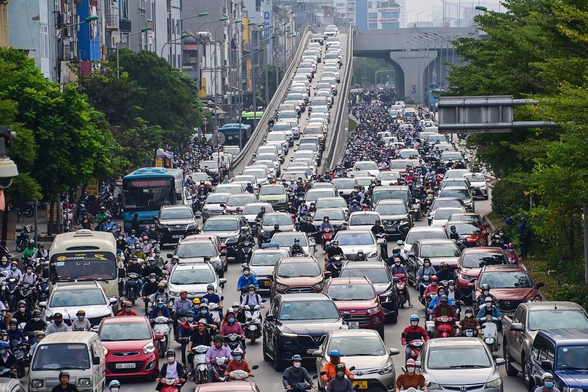 Ùn tắc giao thông ở Hà Nội: ‘Căn bệnh’ mạn tính chờ ‘thuốc’