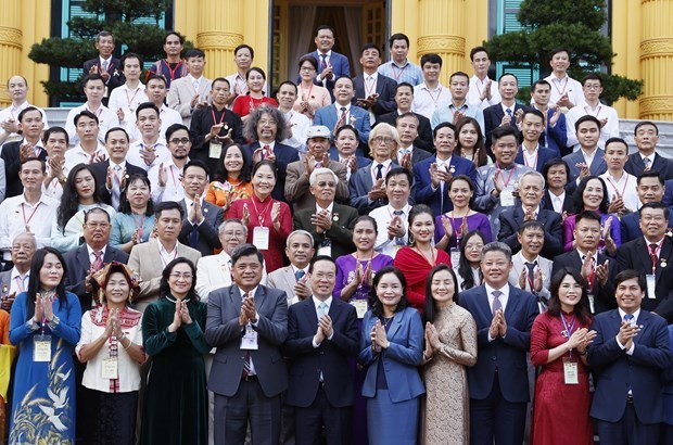 State leader praises role of handicraft artisans, workers in cultural promotion State leader praises role of handicraft artisans, workers in cultural promotion