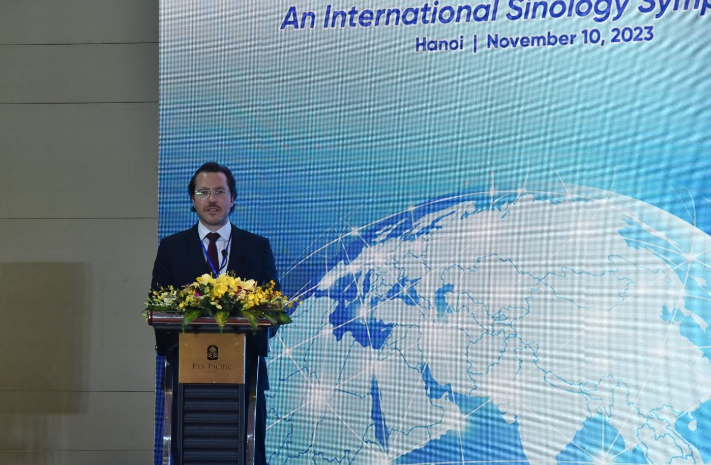 (11.10) &Ocirc;ng Florian Feyerabend, Đại diện Viện Konrad-Adeneur (KAS), cho rằng Hội thảo l&agrave; dịp dể trao đổi kiến thức về Trung Quốc, x&acirc;y dựng một g&oacute;c nh&igrave;n thực tế, ph&ugrave; hợp về vai tr&ograve; của Trung Quốc trong quản trị to&agrave;n cầu. (Ảnh: Đức Khải)