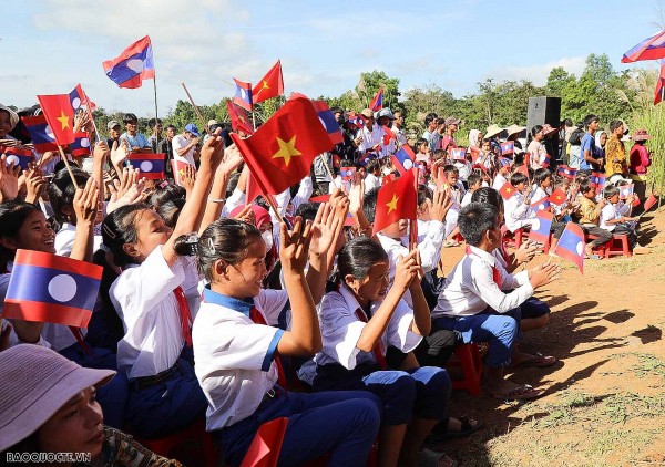 Vietnam - Laos exchange of border guards, teachers, and students