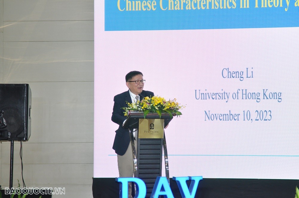 (11.10) Gi&aacute;o sư Cheng Li tr&igrave;nh b&agrave;y về ch&iacute;nh s&aacute;ch ngoại giao nước lớn của Trung Quốc. (Ảnh: Minh Qu&acirc;n)