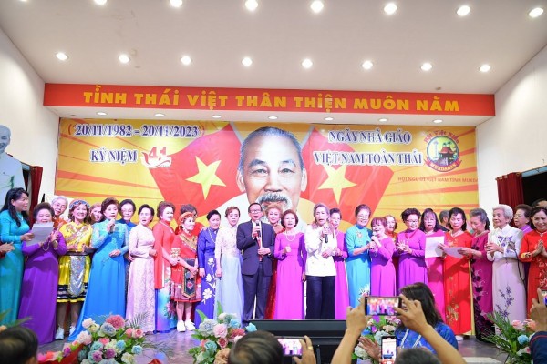 Overseas Vietnamese teachers in Thailand honoured