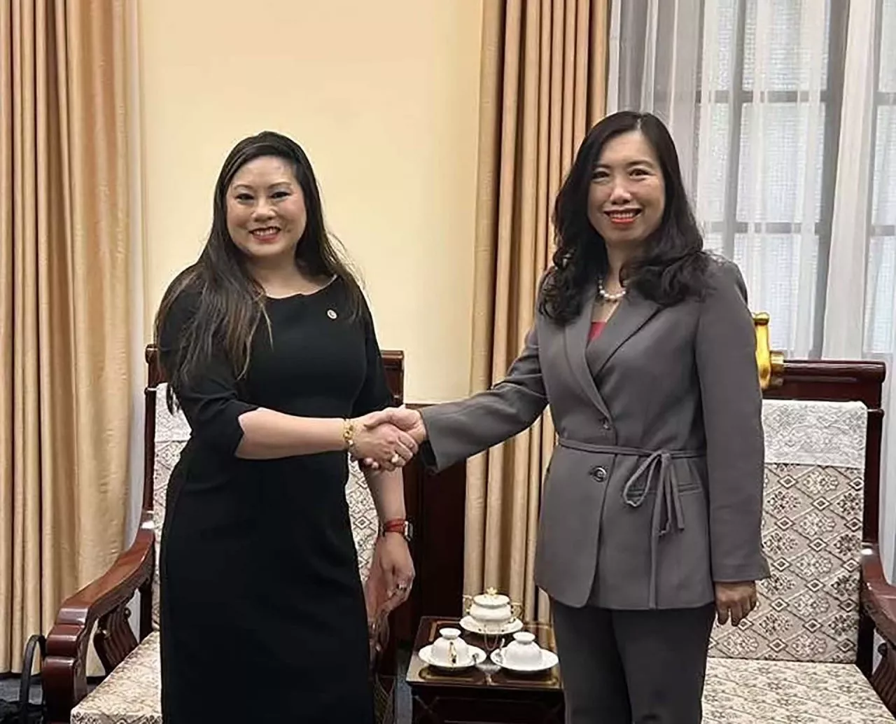 Deputy FM receives US Commodity Futures Trading Commission Caroline Pham