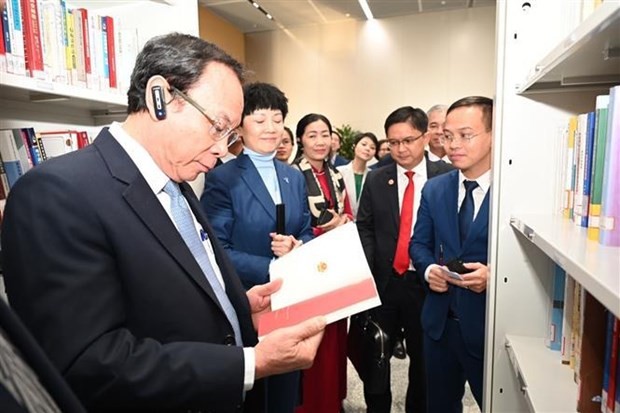Ho Chi Minh City Party Secretary, holds talks with counterpart of China&rsquo;s Shanghai city