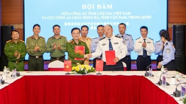 Police officials of Lao Cai, China’s Hong He county hold talks