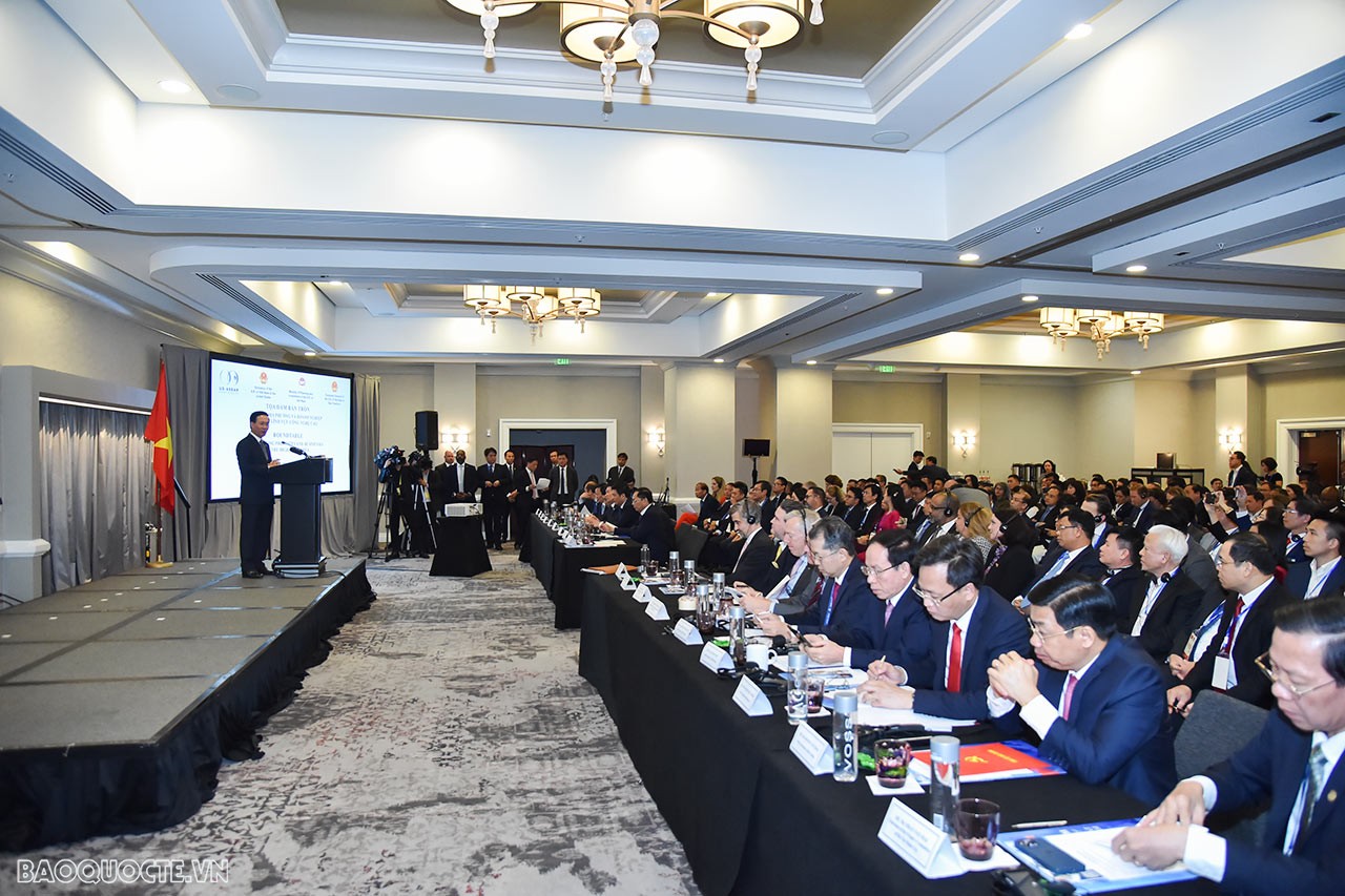 President Vo Van Thuong attends roundtable connecting Vietnamese, US businesses and localities