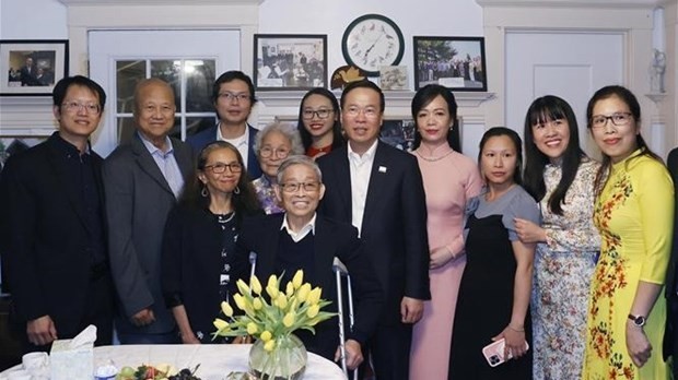 President Vo Van Thuong meets with Vietnamese expats living in San Francisco
