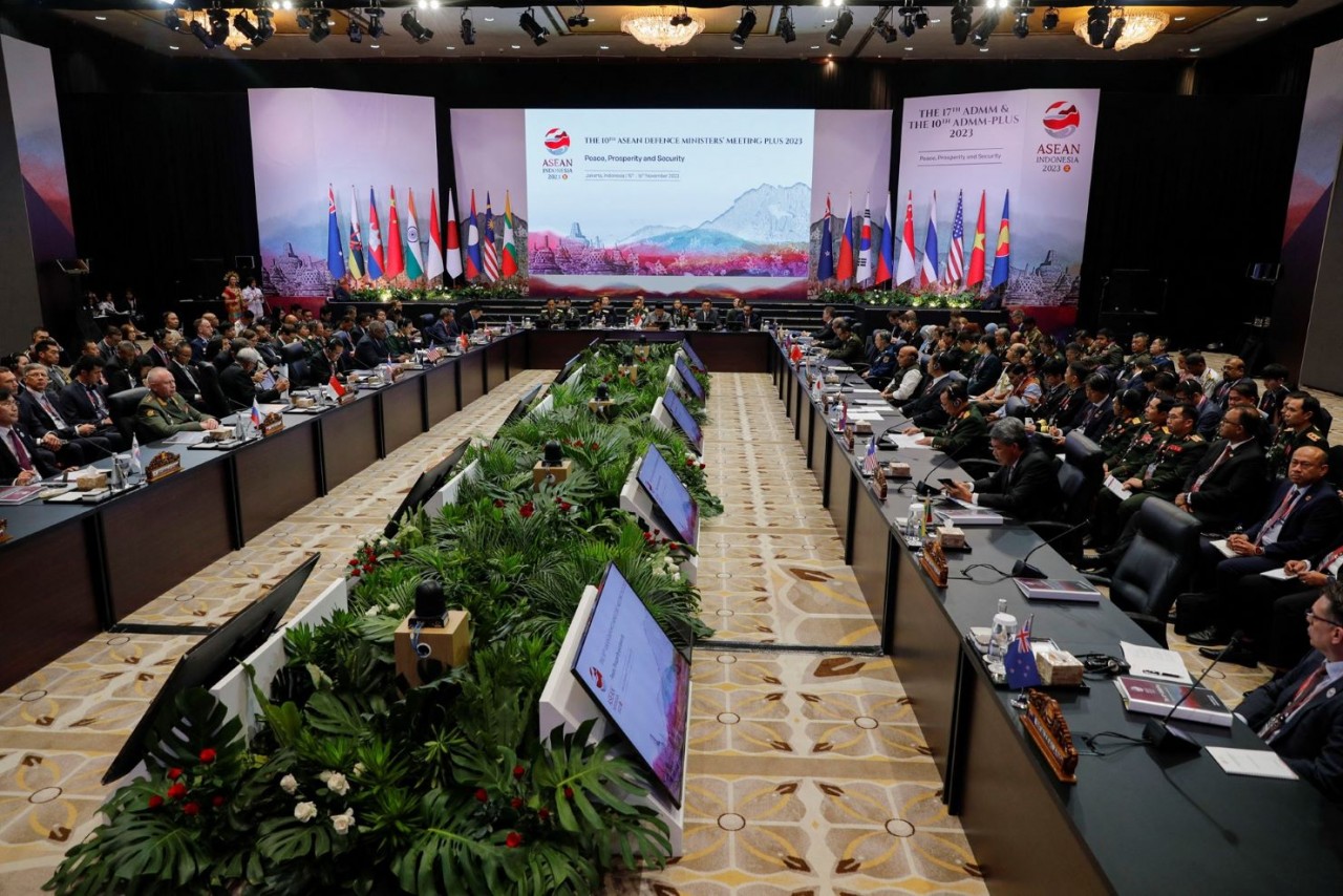 Hội nghị Bộ trưởng Quốc phòng ASEAN mở rộng (ADMM+) lần thứ 10 đã thông qua Tuyên bố chung về phụ nữ, hòa bình và an ninh, ngày 16/11/2023. (Nguồn: Reuters) Hội nghị Bộ trưởng Quốc phòng ASEAN mở rộng (ADMM+) lần thứ 10 đã thông qua Tuyên bố chung về phụ nữ, hòa bình và an ninh, ngày 16/11/2023. (Nguồn: Reuters)