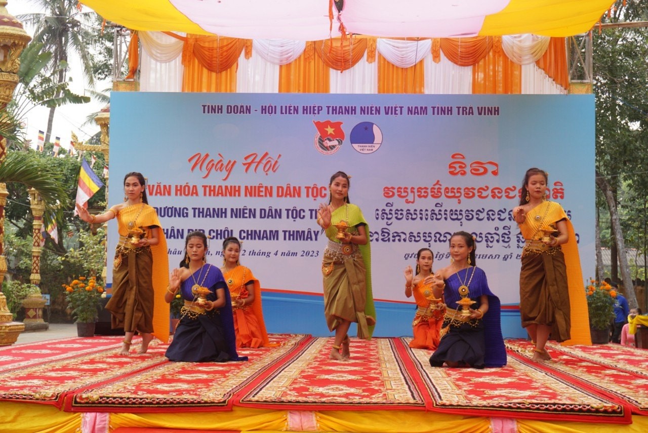 Chương trình giao lưu văn nghệ của đoàn viên, thanh niên huyện Châu Thành tại  “Ngày hội văn hóa thanh niên dân tộc và tuyên dương thanh niên dân tộc tiêu biểu nhân dịp Chôl Chnam Thmây năm 2023”, ngày 12/4/2023. (Nguồn: Tỉnh Đoàn Trà Vinh)