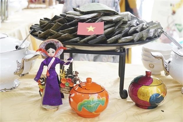 Vietnamese culture introduced to international friends in Laos