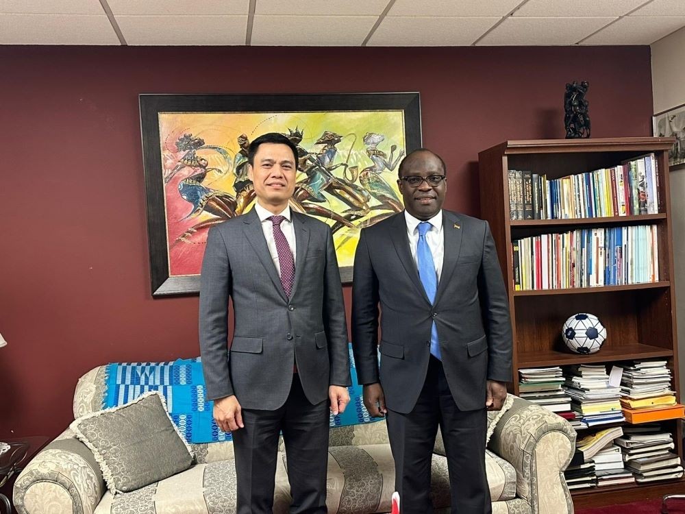 Ambassador Dang Hoang Giang, Permanent Representative of Vietnam to the UN (L) and his Ghana counterpart Harold Agyeman