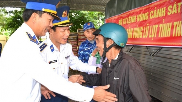 Coast guard troops to support locals in flood-hit areas of Thua Thien Hue