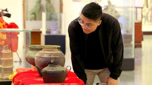 Hai Phong Museum displays antiques to mark Vietnam Cultural Heritage Day