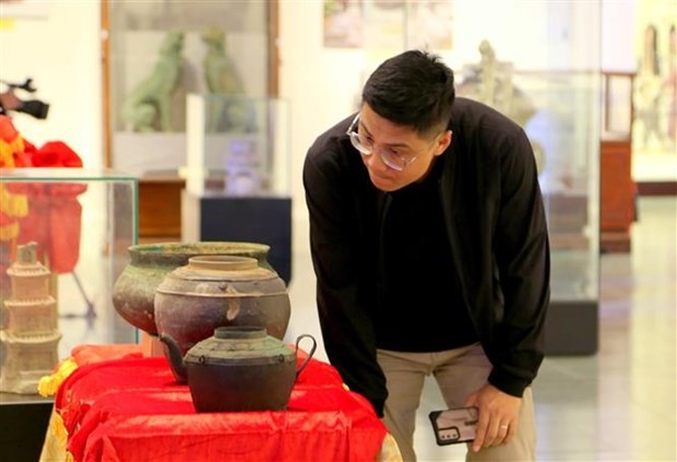 Hai Phong exhibition displays antiques