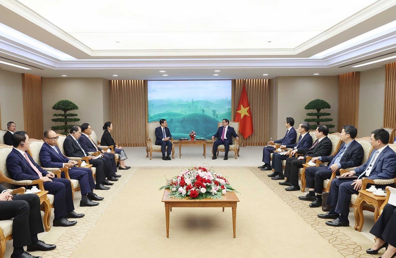 PM Pham Minh Chinh welcomes Lao Deputy PM, Foreign Minister