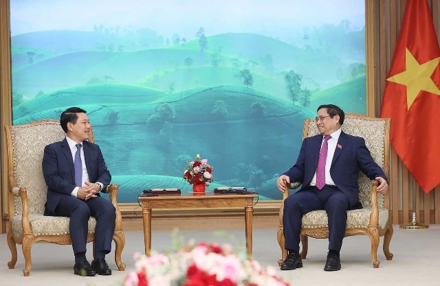 PM Pham Minh Chinh welcomes Lao Deputy PM, Foreign Minister Saleumxay Kommasith