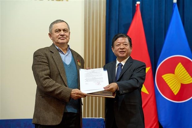 Russian researcher honoured for contributing to Vietnamese literature
