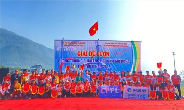 Lai Chau hosts second Open Putaleng Long Distance Paragliding Tournament