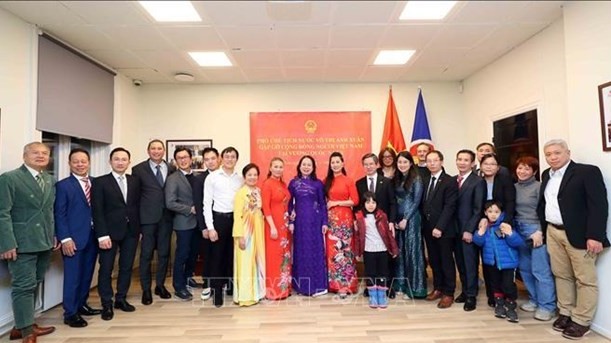 Vice President Vo Thi Anh Xuan meets representatives of Vietnamese community in Norway