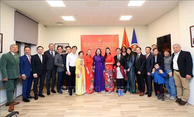 Vice President Vo Thi Anh Xuan meets representatives of Vietnamese community in Norway