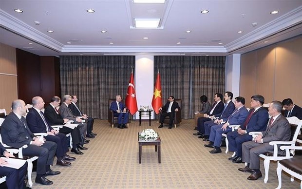 PM Pham Minh Chinh receives Turkish Minister of Trade Omer Bolat in Ankara