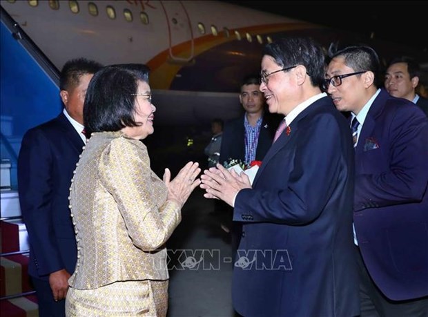 Cambodian National Assembly President arrives in Hanoi, begins visit