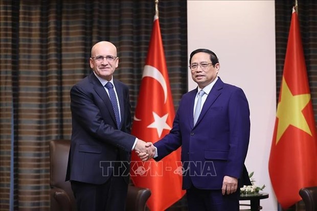 Prime Minister hosts Turkish finance, industry ministers