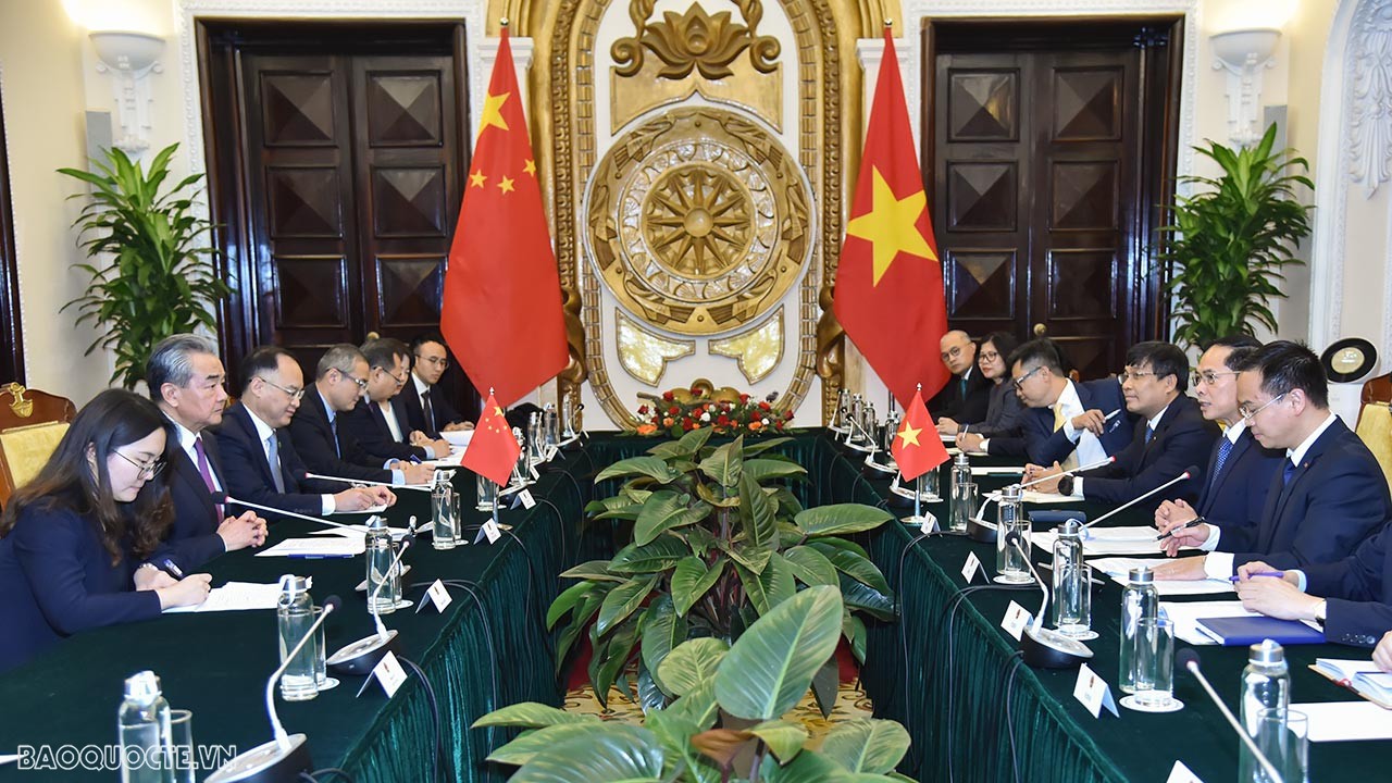 Vietnamese, Chinese Foreign Ministers hold talks in Hanoi