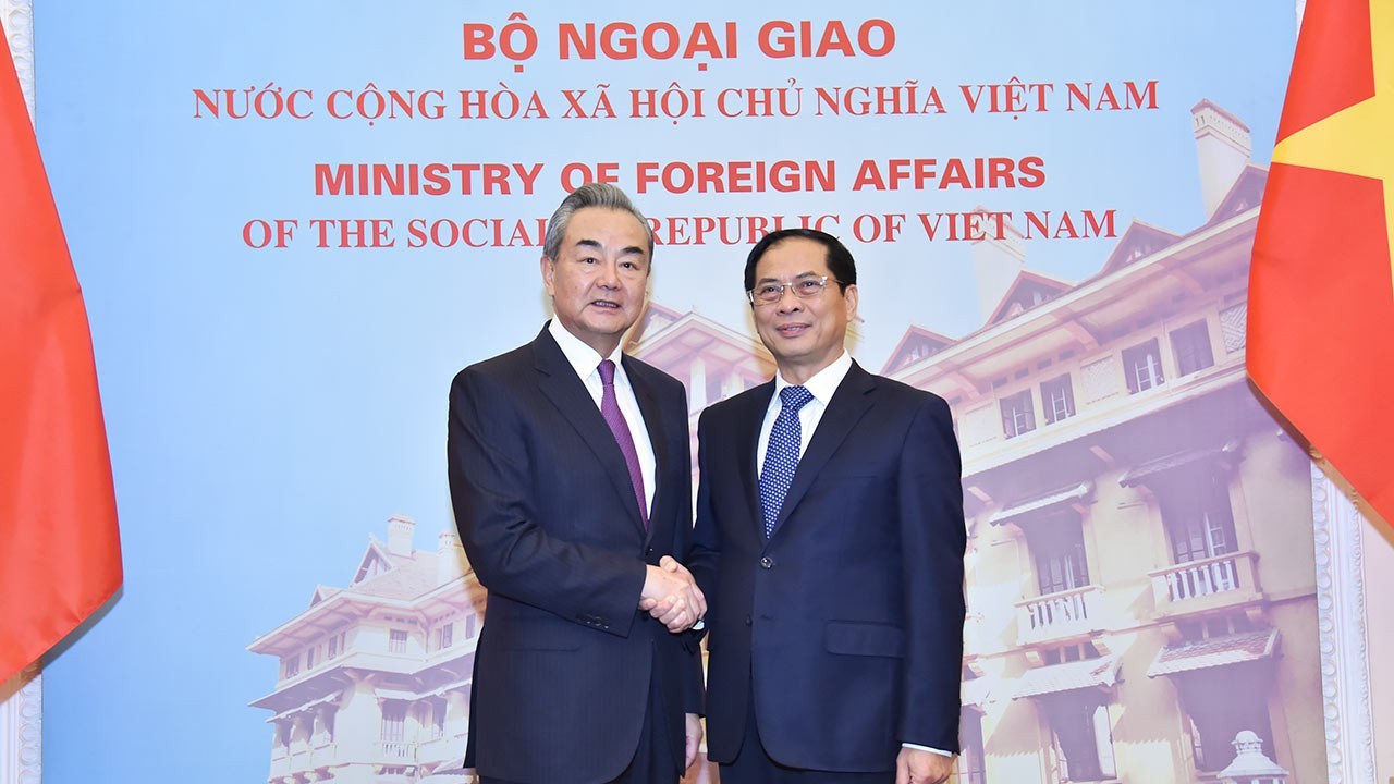 Vietnamese, Chinese Foreign Ministers hold talks in Hanoi