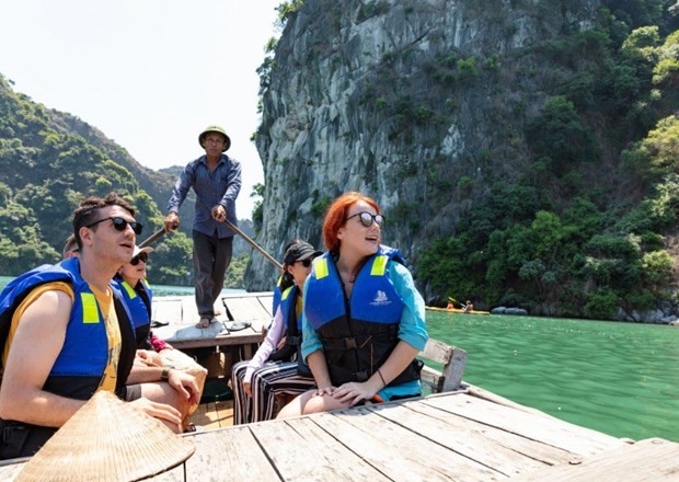 Vietnam earns almost 26 billion USD from tourists in 11 months