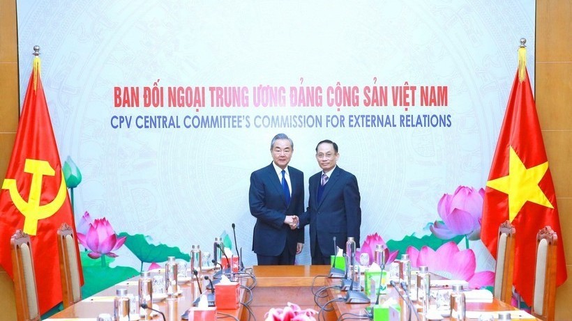 Party official Le Hoai Trung welcomes Chinese Foreign Minister Wang Yi in Hanoi
