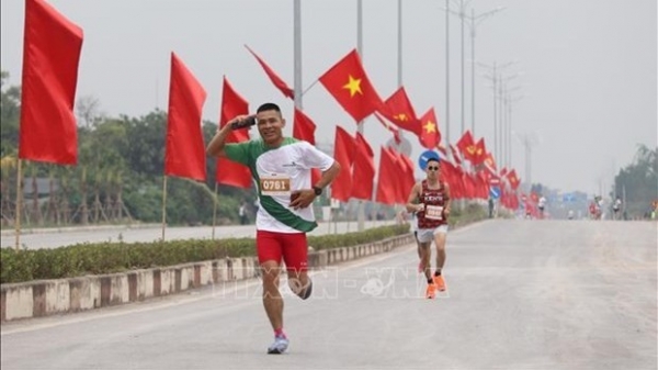 1,000 runners join Vietnam-China cross-border marathon