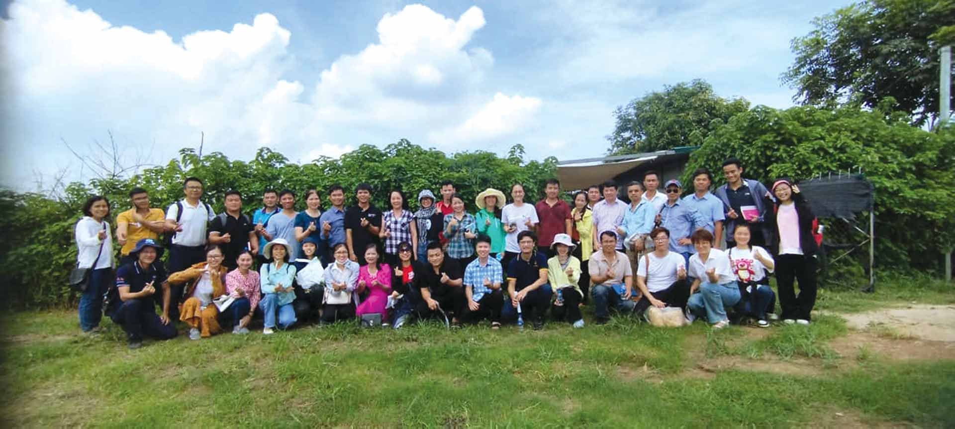 Guests visit and learn from GenXanh farm.